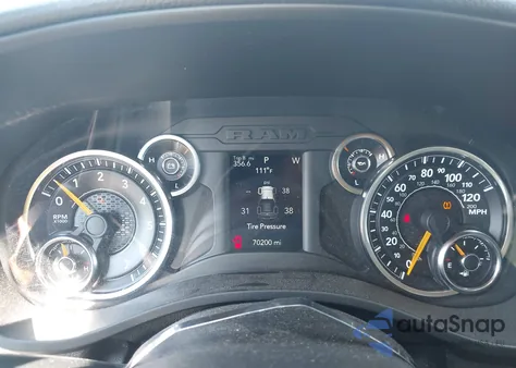 2020 Ram 1500 Big Horn 4X4 6'4 Box from USA, damaged, VIN 1C6SRFBT8LN192940